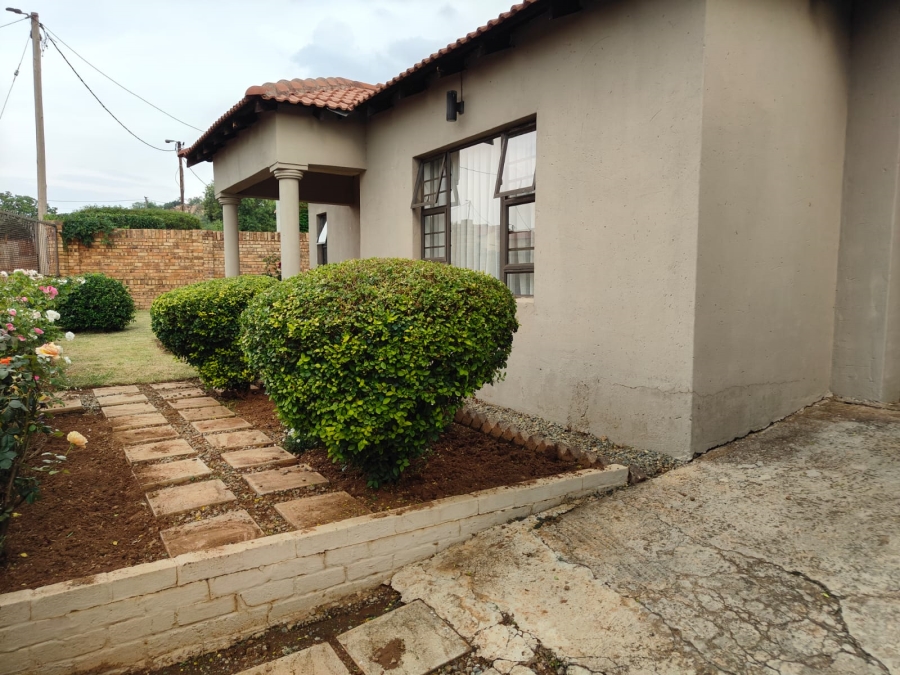 2 Bedroom Property for Sale in Promosa North West